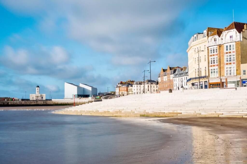 Palm Bay's Luxury Bungalow - Self Check In & Parking Holiday home Margate
