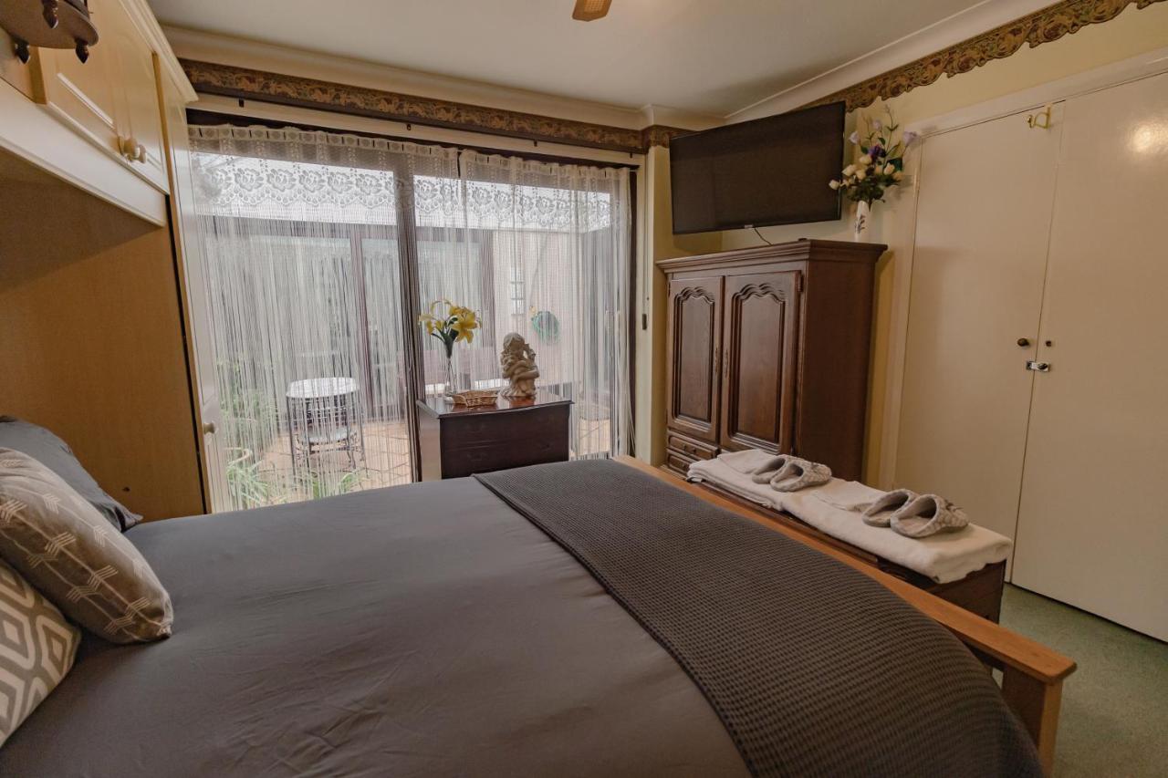 Palm Bay's Luxury Bungalow - Self Check In & Parking Holiday home *