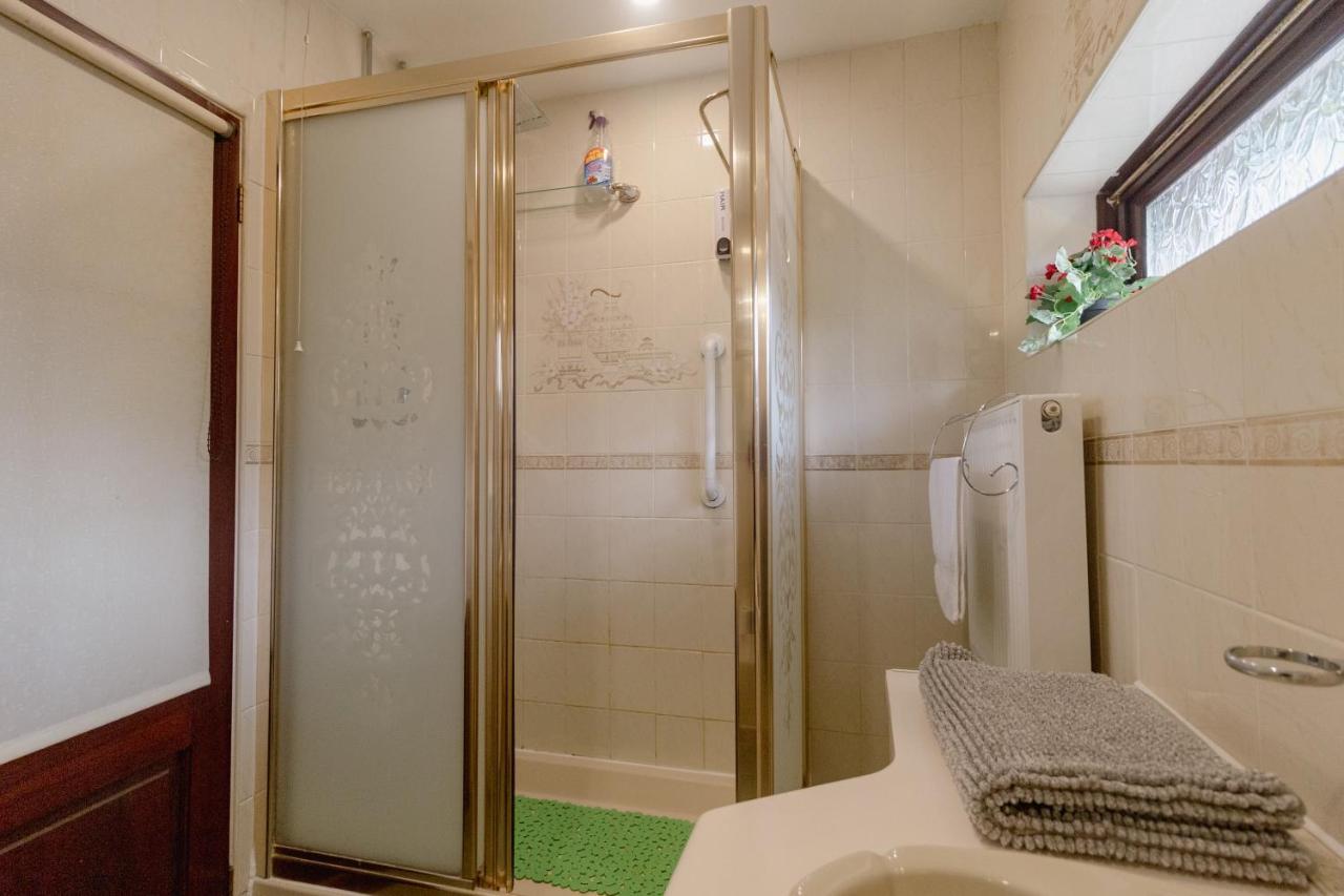 Palm Bay's Luxury Bungalow - Self Check In & Parking Holiday home *